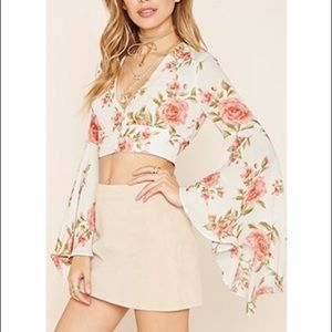 Bell-Sleeved Floral Crop Top